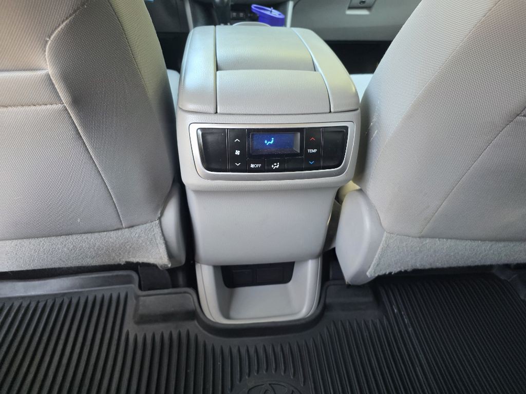 2017 Toyota Highlander Image 31