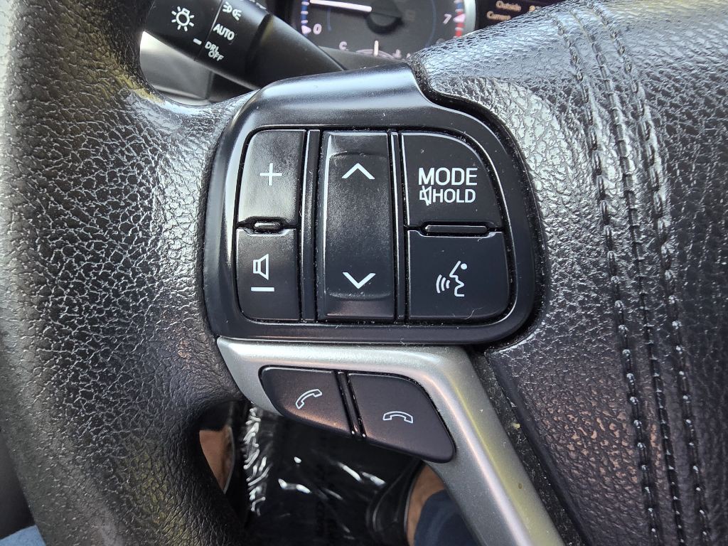 2017 Toyota Highlander Image 61