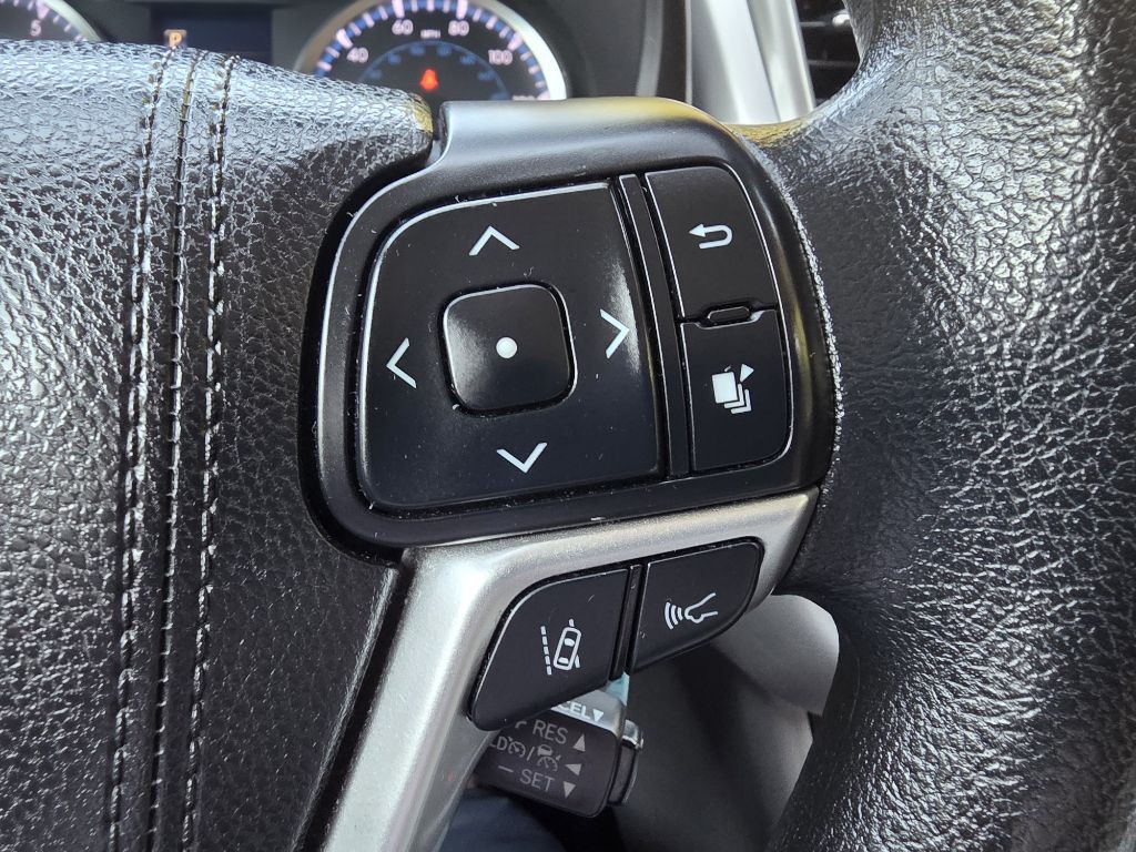 2017 Toyota Highlander Image 65