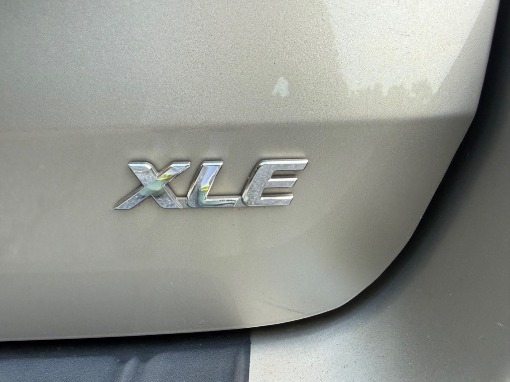 2017 Toyota Sienna Image 7