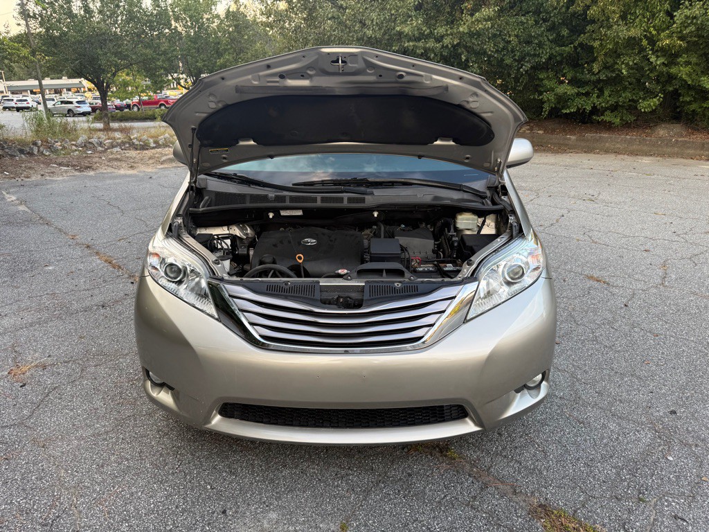 2017 Toyota Sienna Image 25