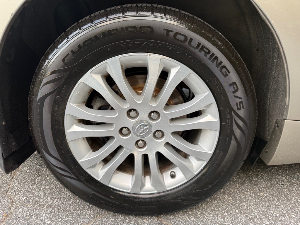 2017 Toyota Sienna Image 28