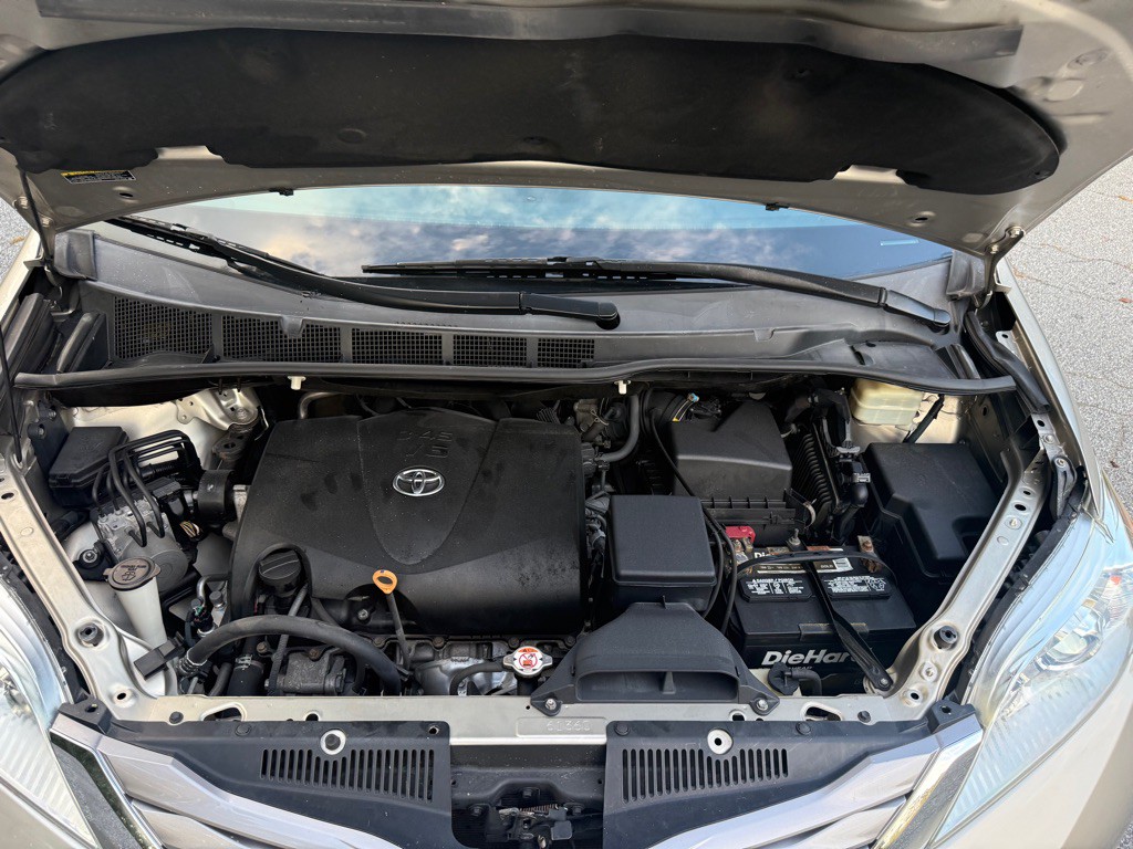 2017 Toyota Sienna Image 31