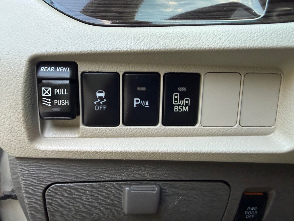 2017 Toyota Sienna Image 39