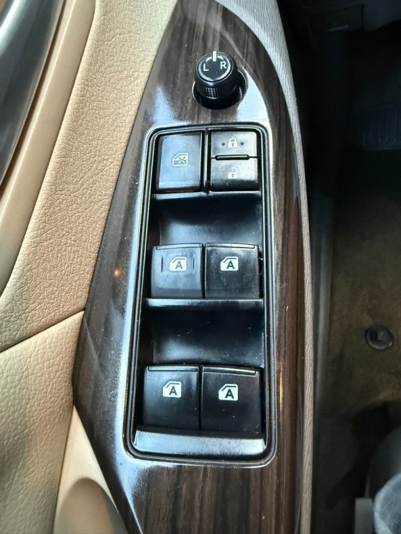2017 Toyota Sienna Image 40
