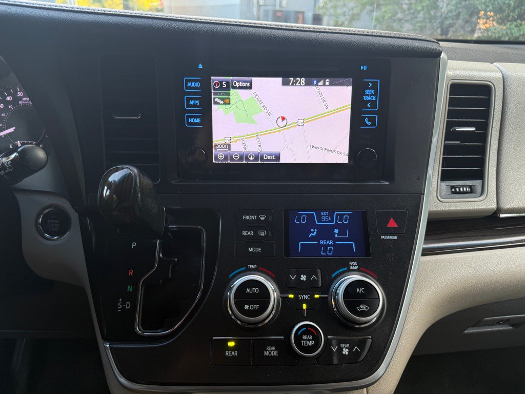 2017 Toyota Sienna Image 42