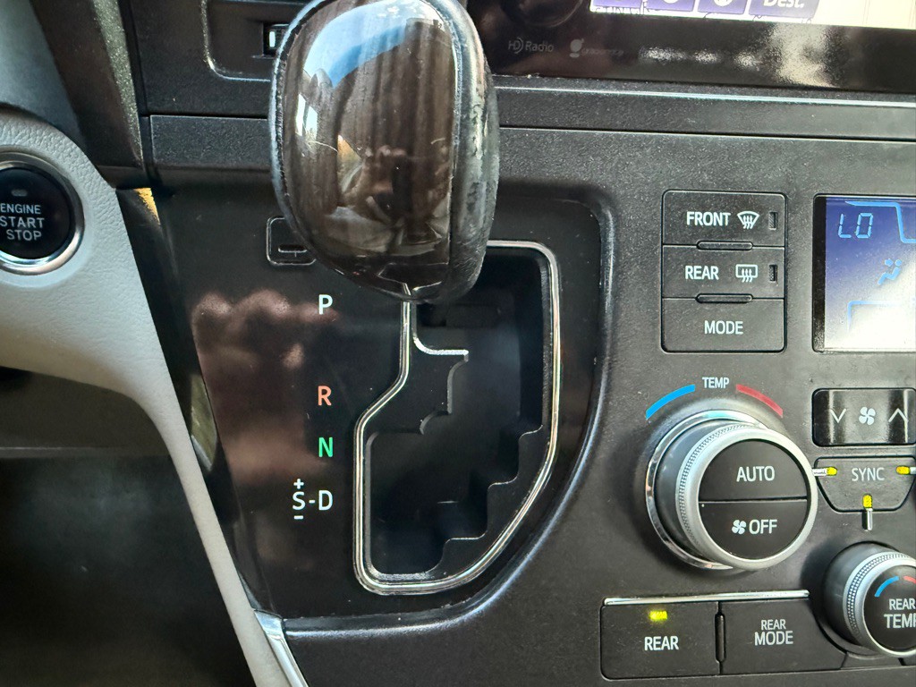 2017 Toyota Sienna Image 45