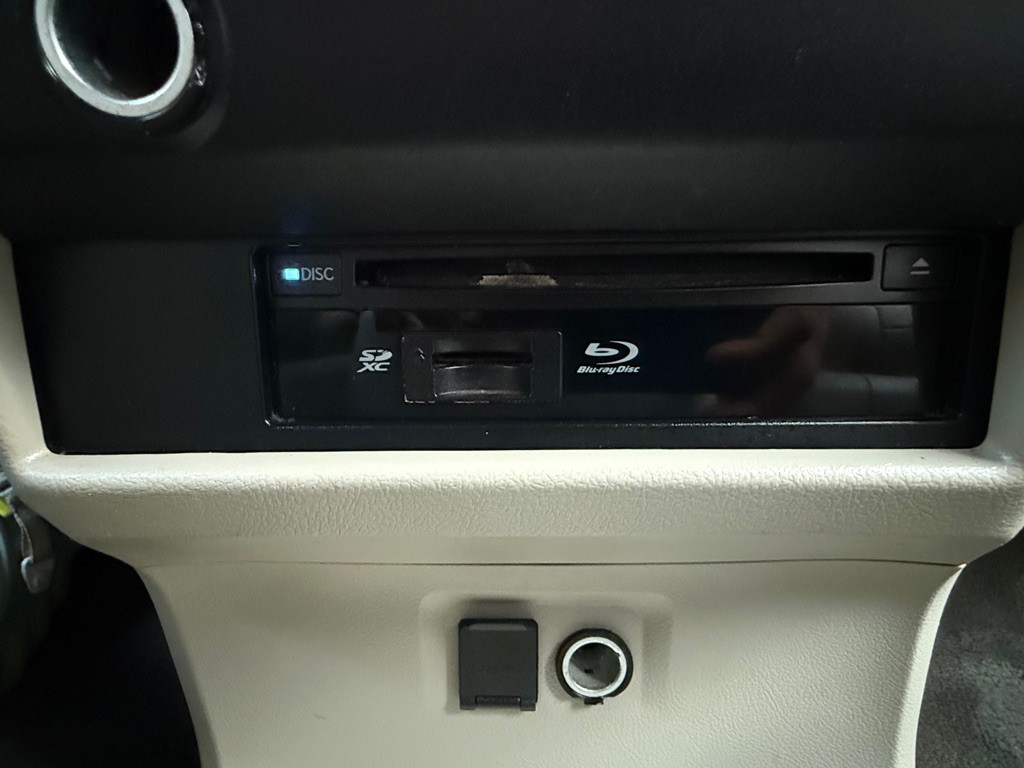 2017 Toyota Sienna Image 47