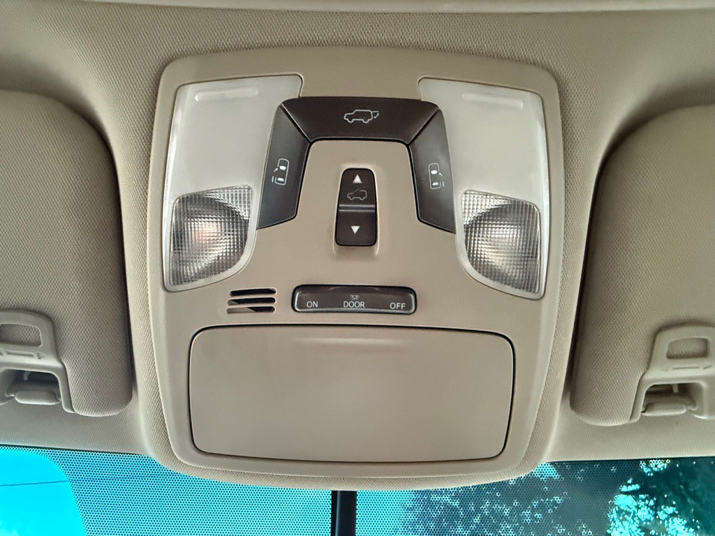 2017 Toyota Sienna Image 50