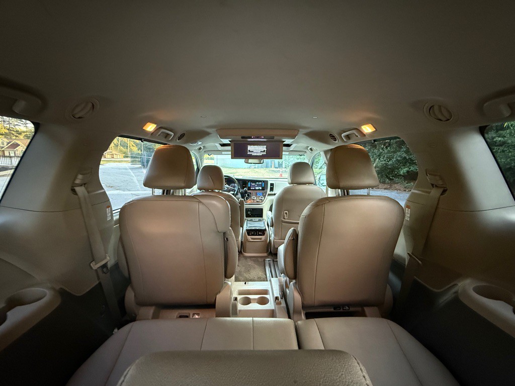 2017 Toyota Sienna Image 51