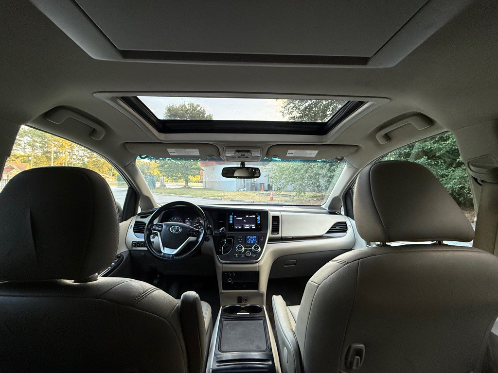 2017 Toyota Sienna Image 55