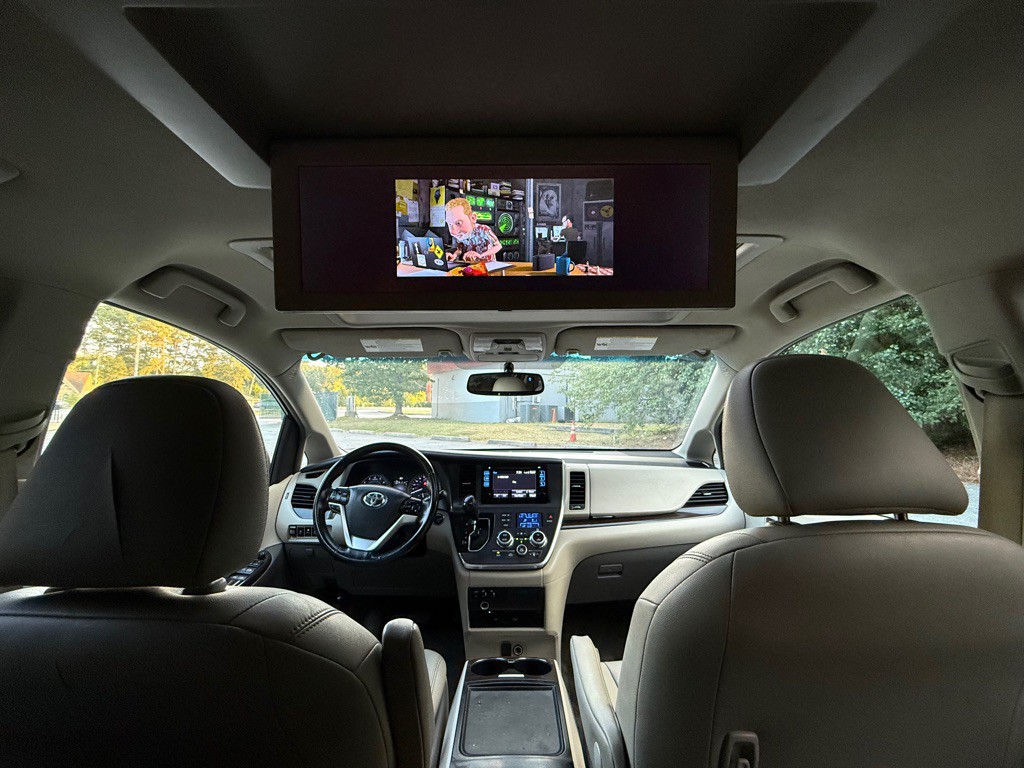 2017 Toyota Sienna Image 56