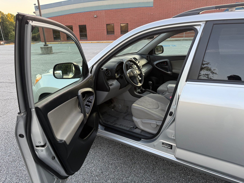 2011 Toyota Rav4 Image 9