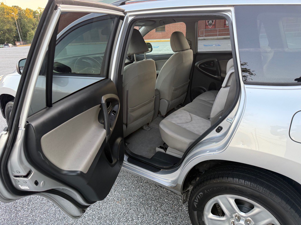 2011 Toyota Rav4 Image 11