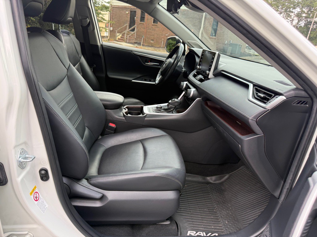 2019 Toyota Rav4 Image 17