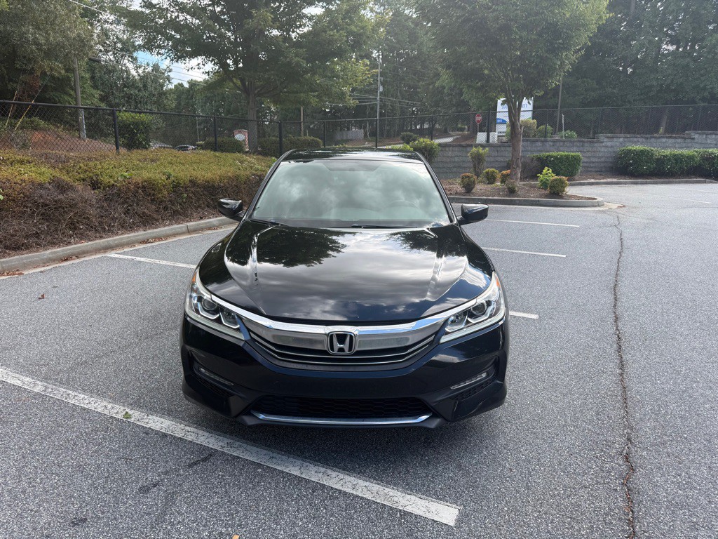 2017 Honda Accord Image 2