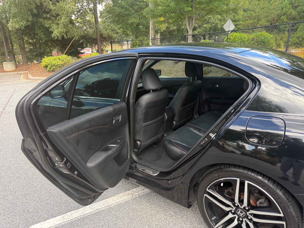 2017 Honda Accord Image 13
