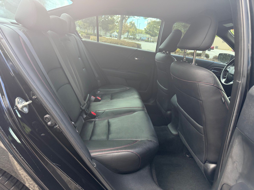 2017 Honda Accord Image 19