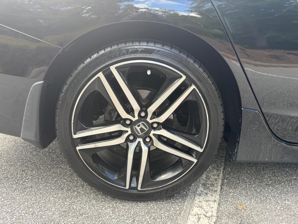 2017 Honda Accord Image 25