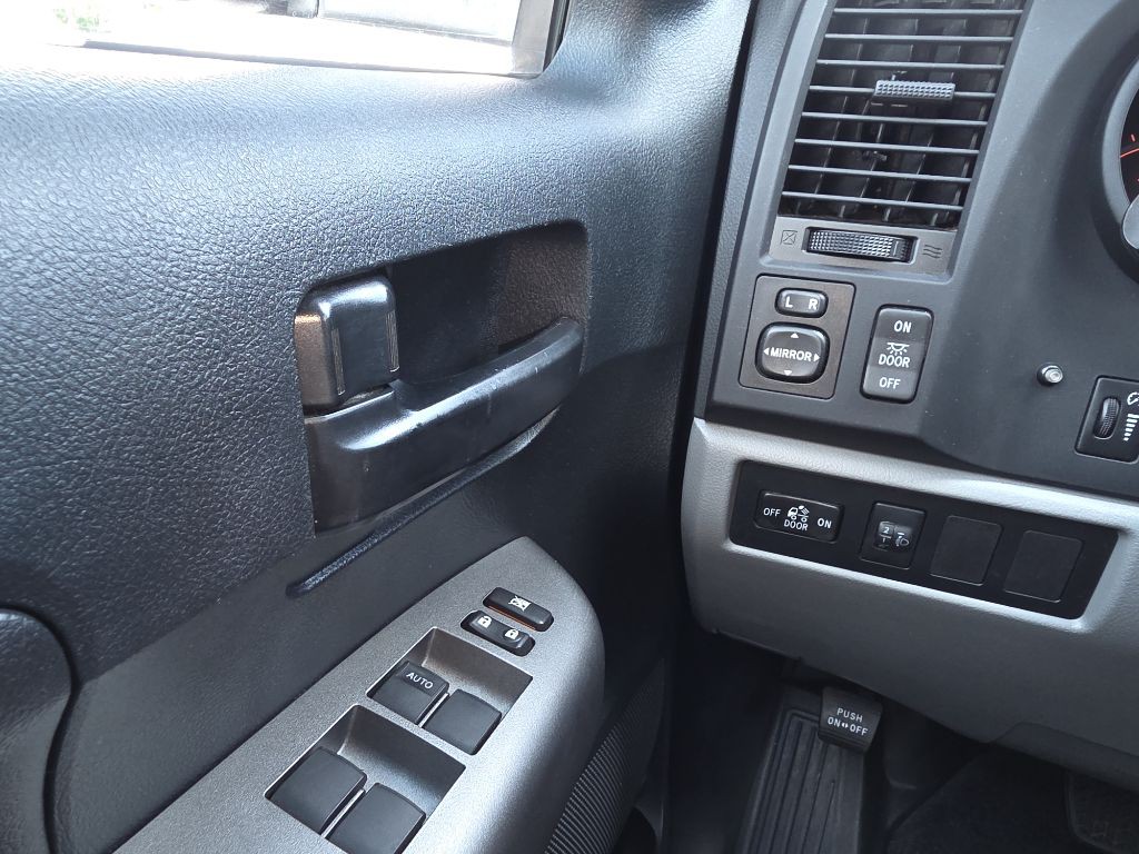 2012 Toyota Tundra Image 32