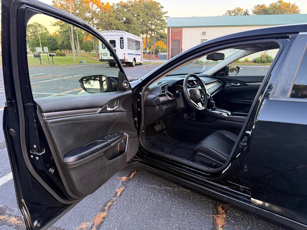 2018 Honda Civic Image 11