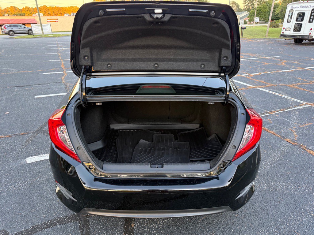 2018 Honda Civic Image 16