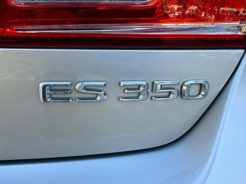 2010 Lexus ES Image 7