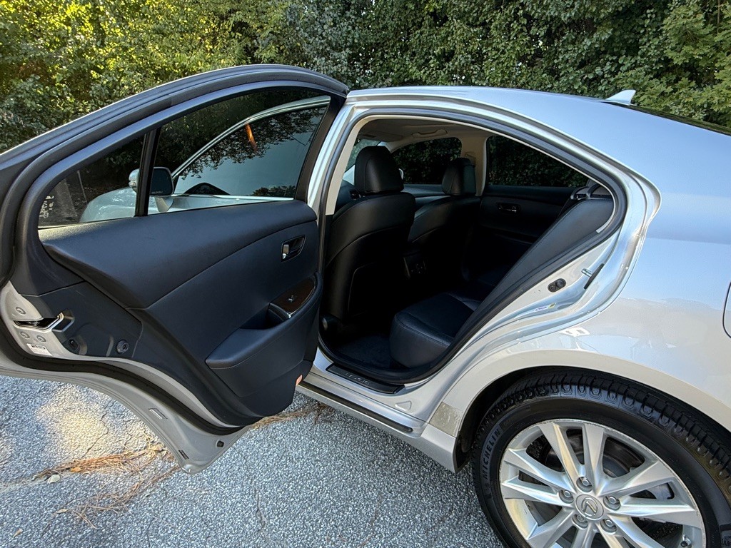 2010 Lexus ES Image 12