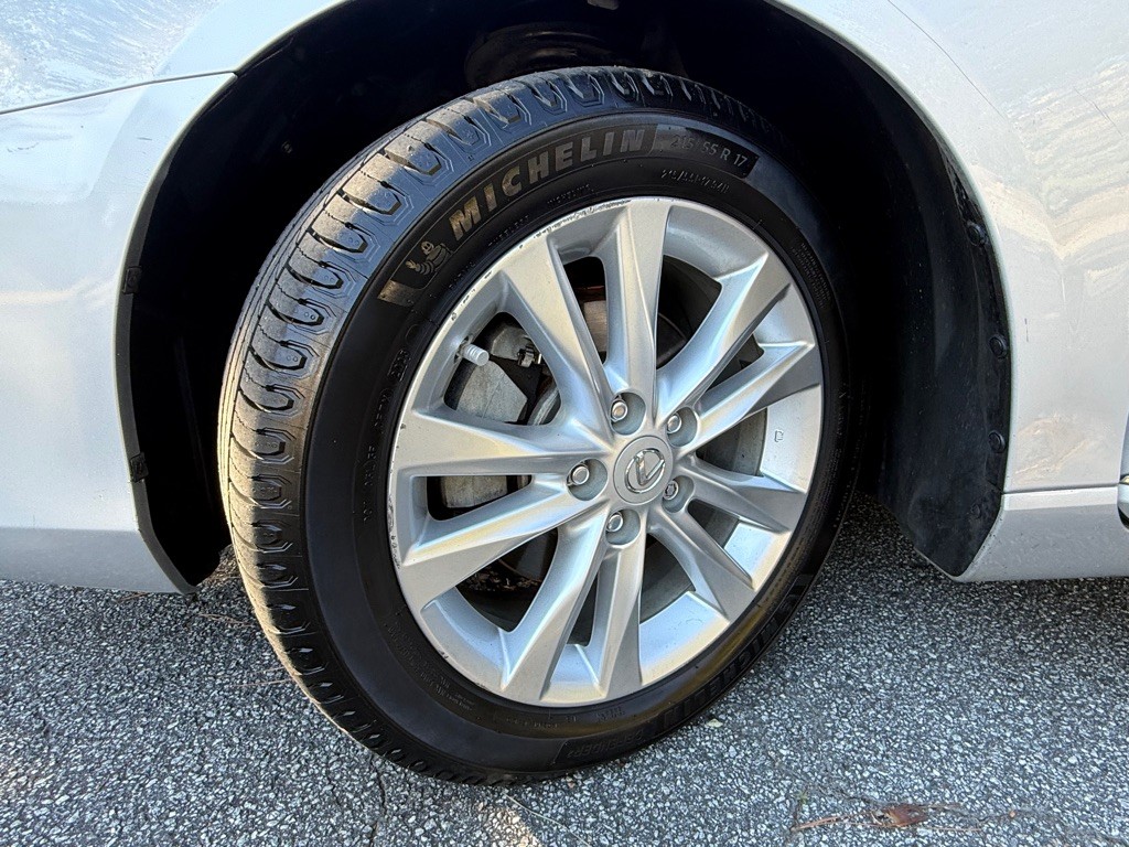 2010 Lexus ES Image 21