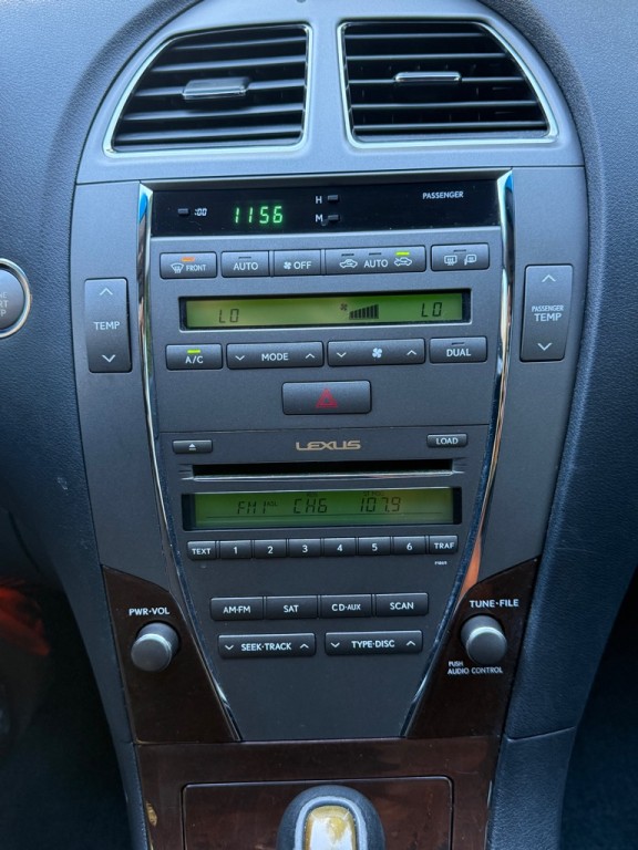 2010 Lexus ES Image 40