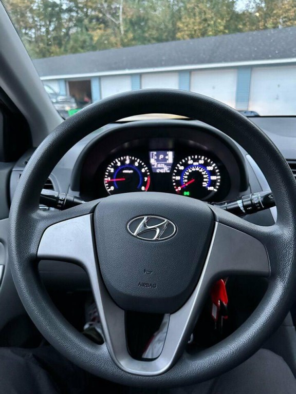 2017 Hyundai Accent Image 7