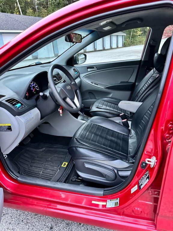 2017 Hyundai Accent Image 9