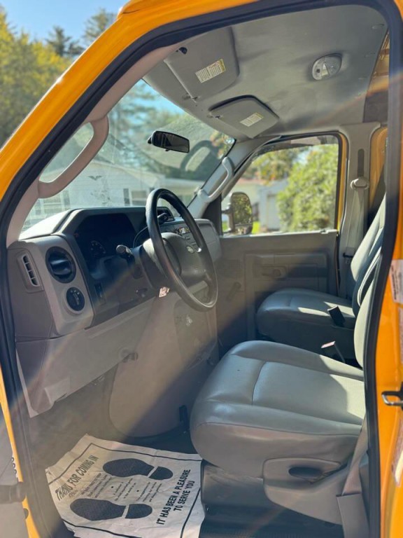 2012 Ford E-series Image 14