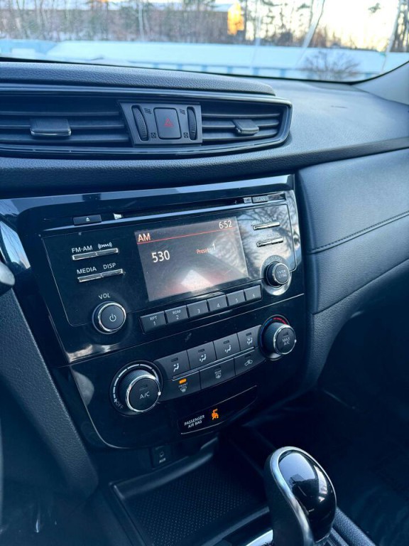 2017 Nissan Rogue Image 11