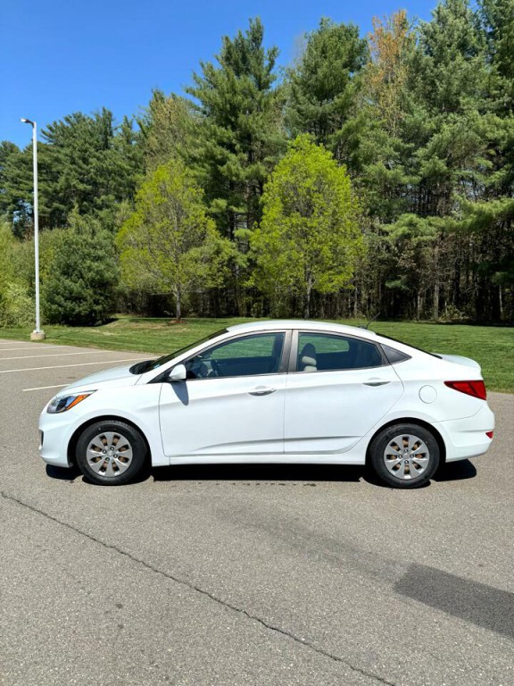 2017 Hyundai Accent Image 4
