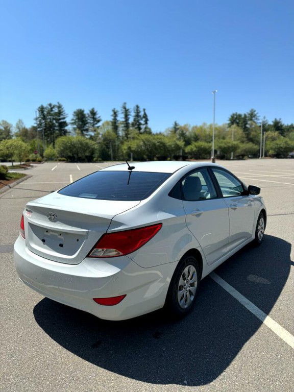 2017 Hyundai Accent Image 7