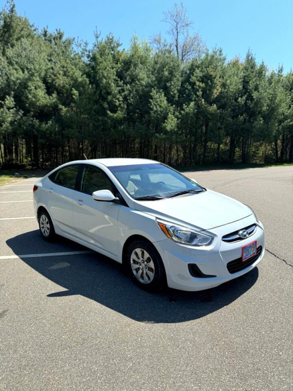 2017 Hyundai Accent Image 9