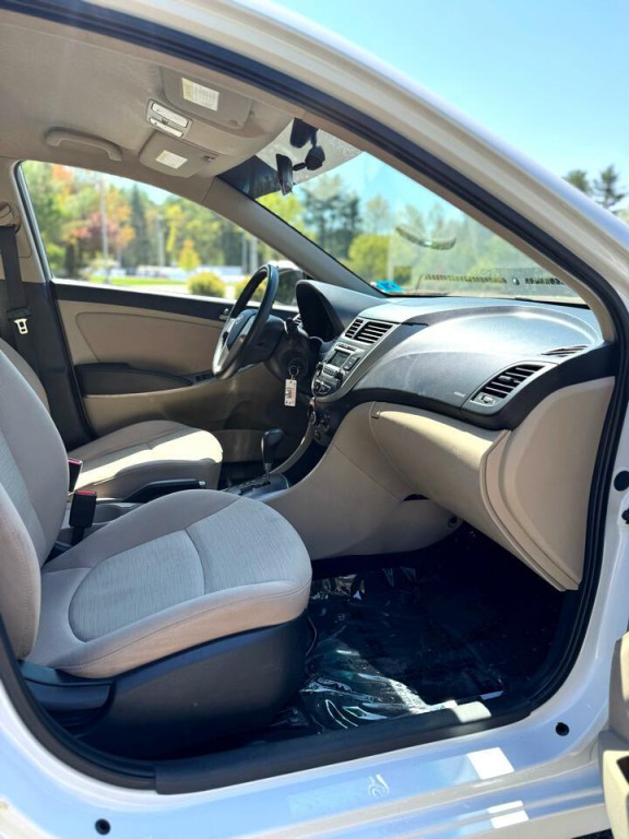 2017 Hyundai Accent Image 10