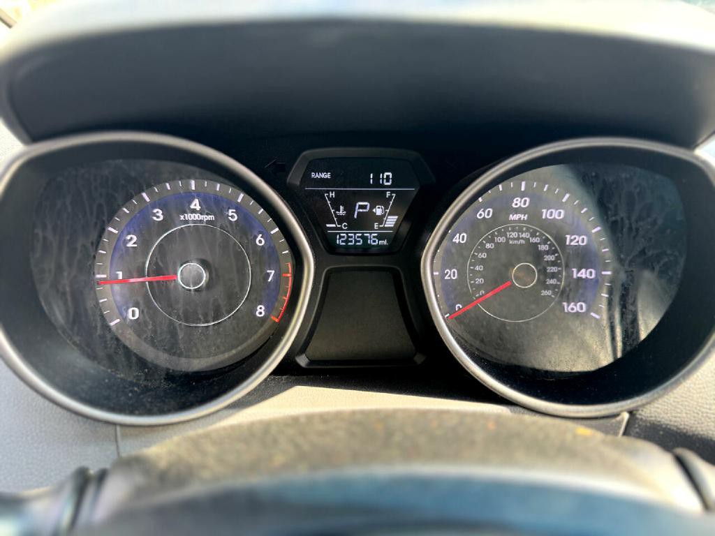 2015 Hyundai Elantra Image 16