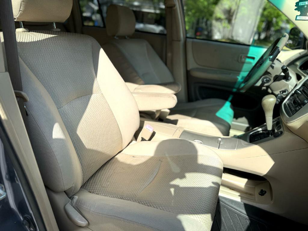 2004 Toyota Highlander Image 8