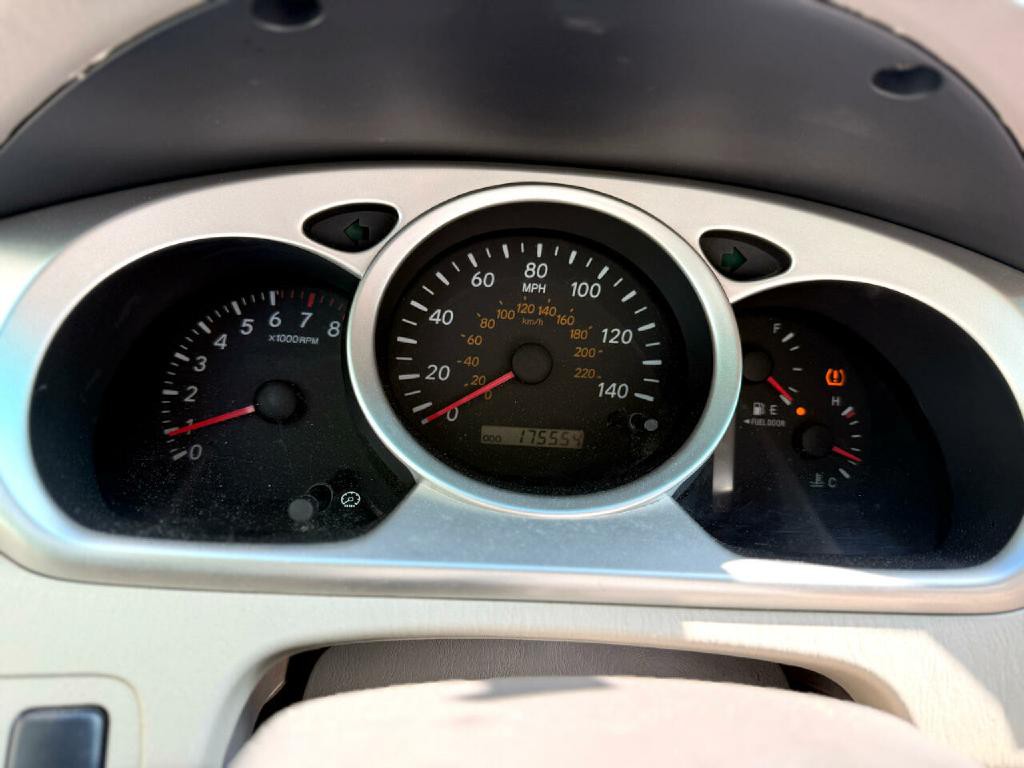 2004 Toyota Highlander Image 16