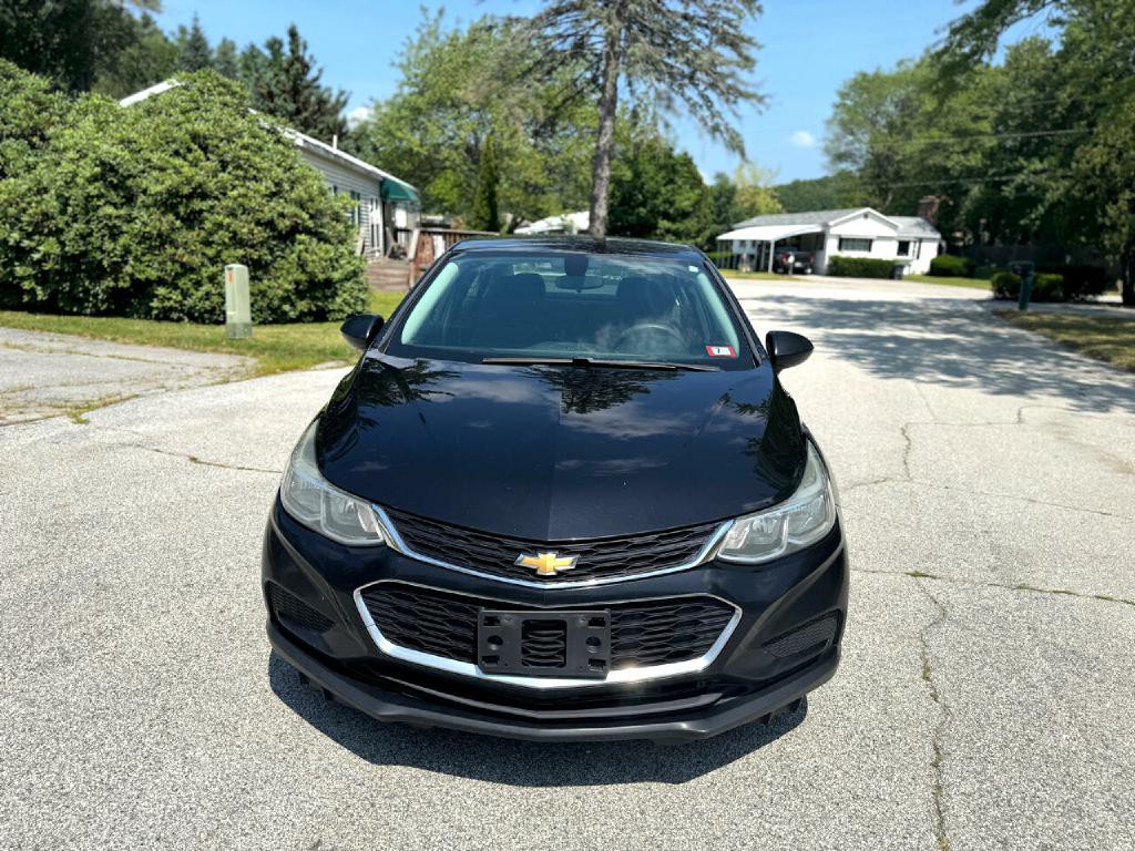 2018 Chevrolet Cruze Image 2