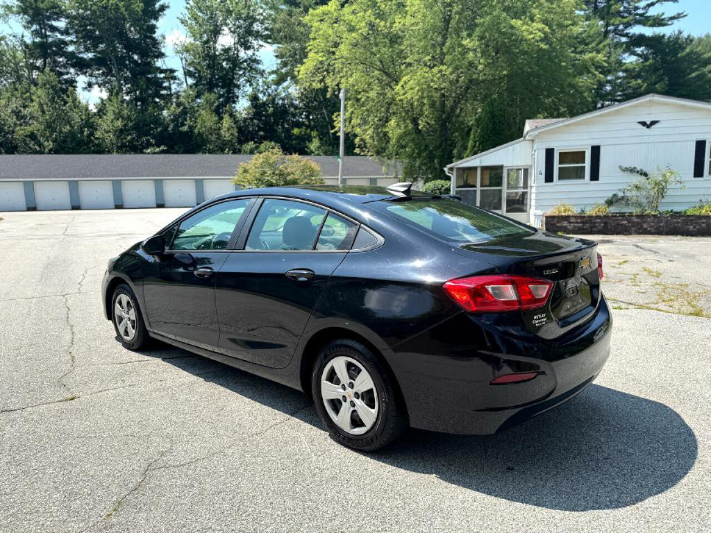 2018 Chevrolet Cruze Image 3