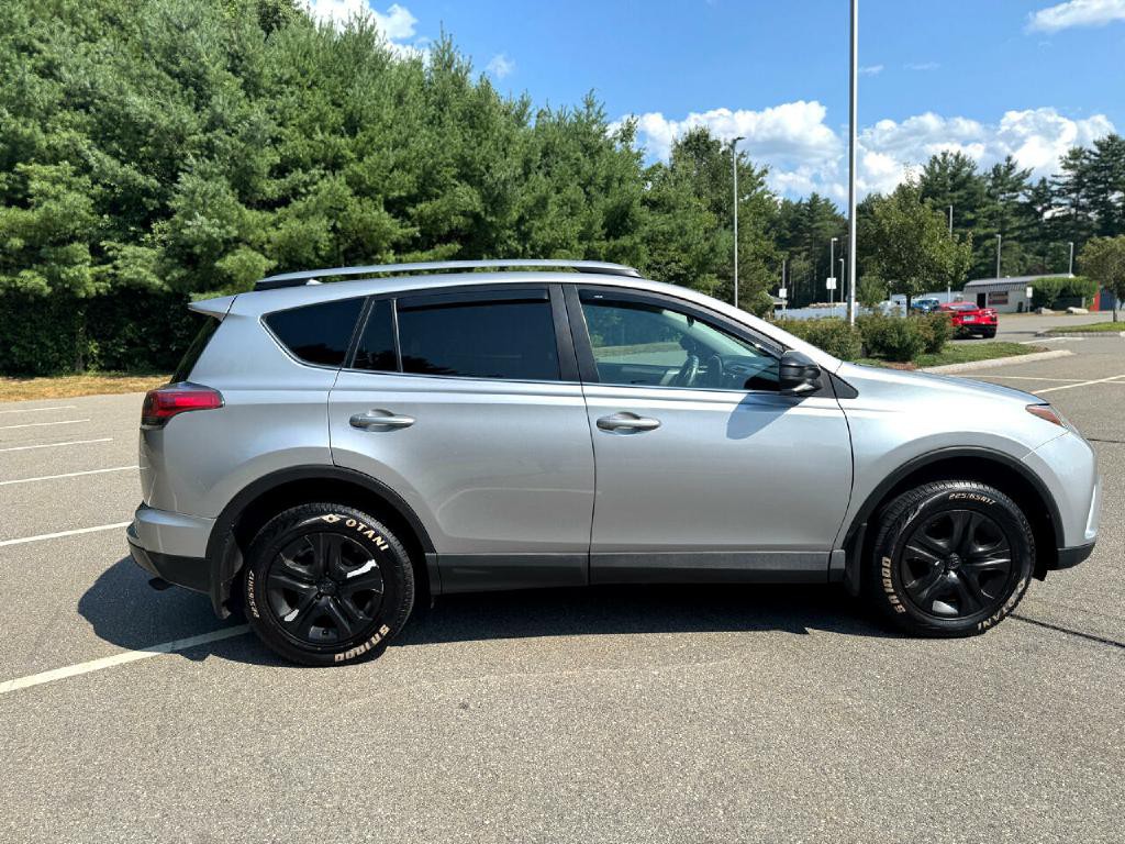 2017 Toyota Rav4 Image 9