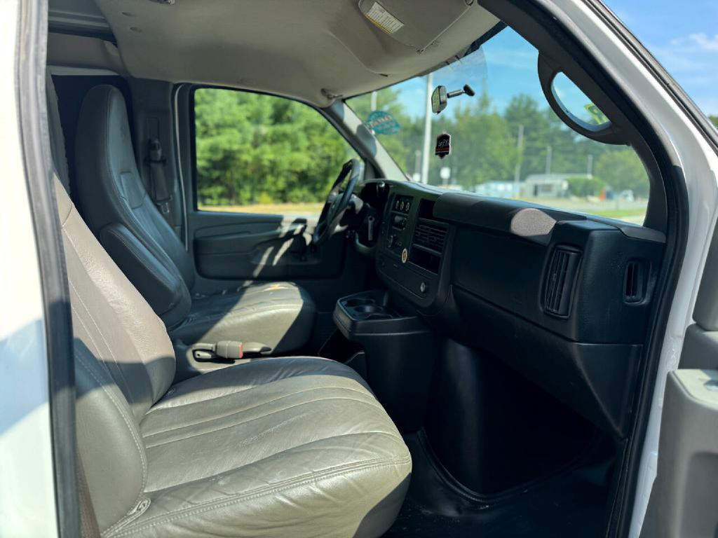 2013 Chevrolet Express Image 11