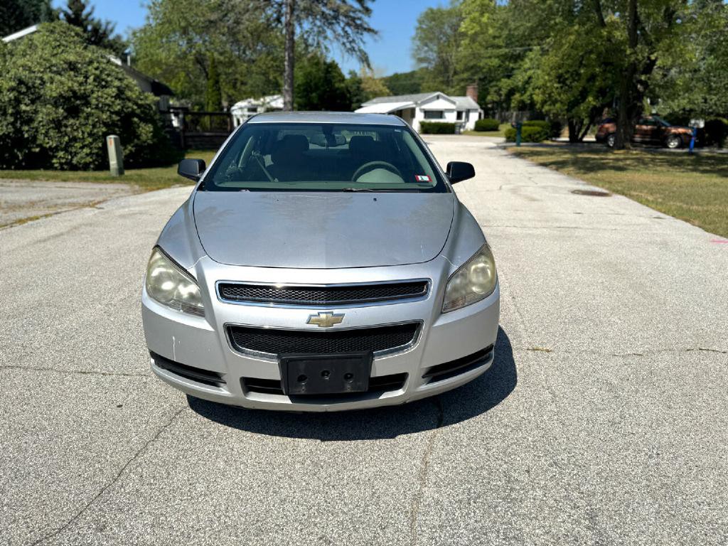 2010 Chevrolet Malibu Image 2