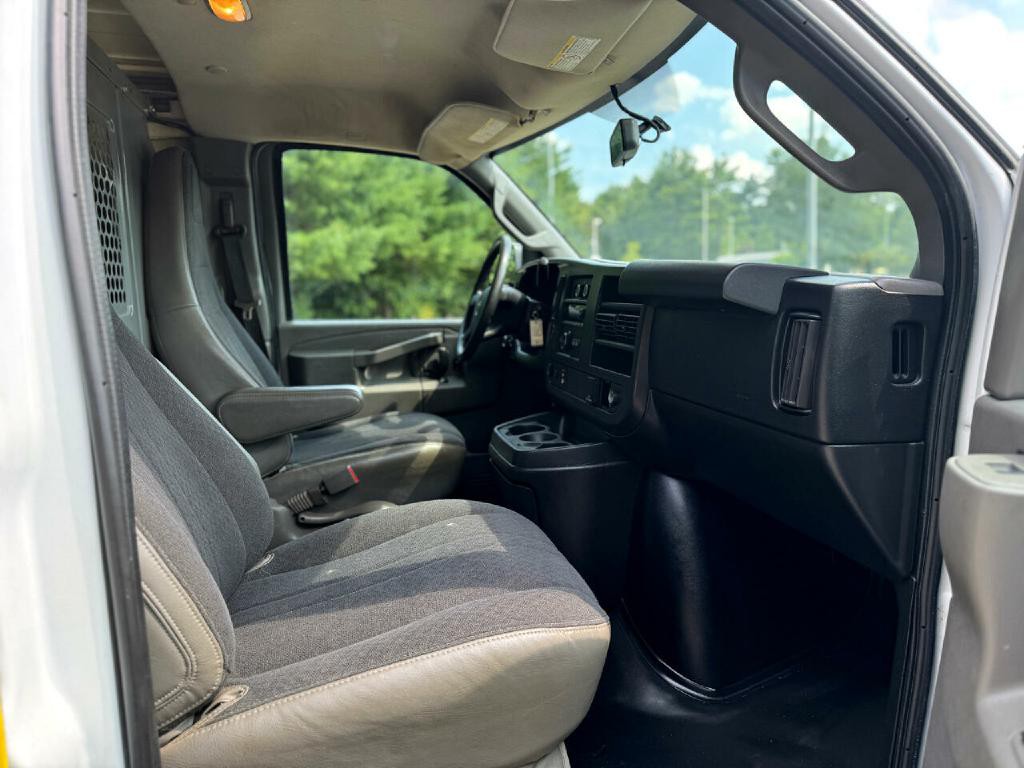 2018 GMC Savana Image 9