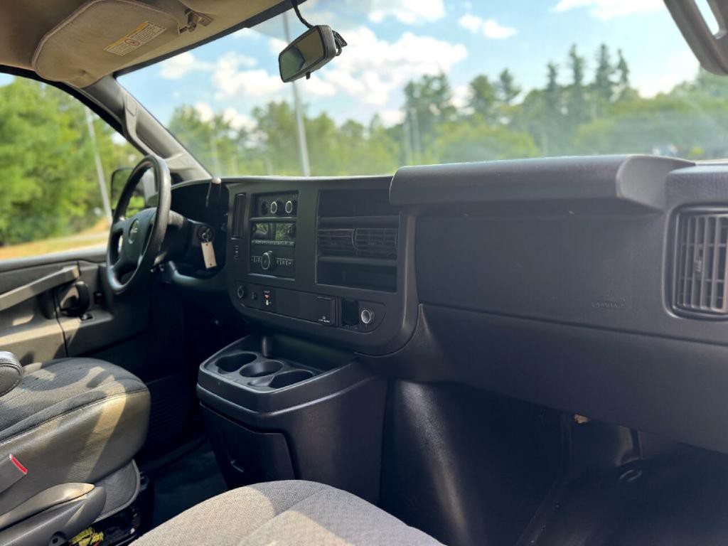 2018 GMC Savana Image 10
