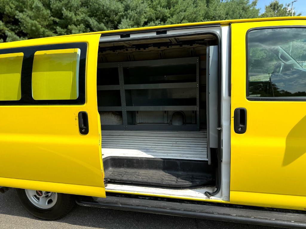 2018 GMC Savana Image 11