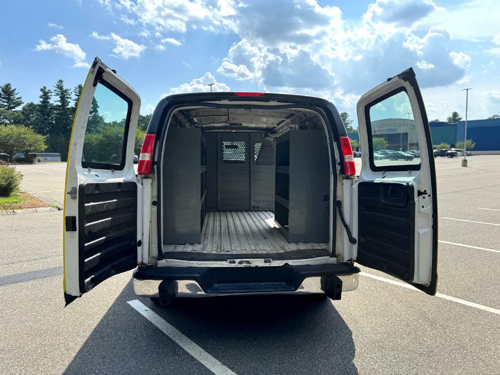 2018 GMC Savana Image 14